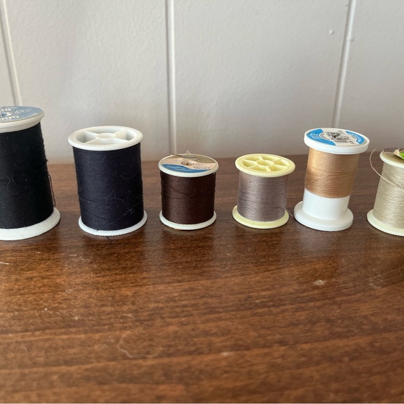Assorted Sewing Thread Spools Lot 40+ - Picture 4 of 7